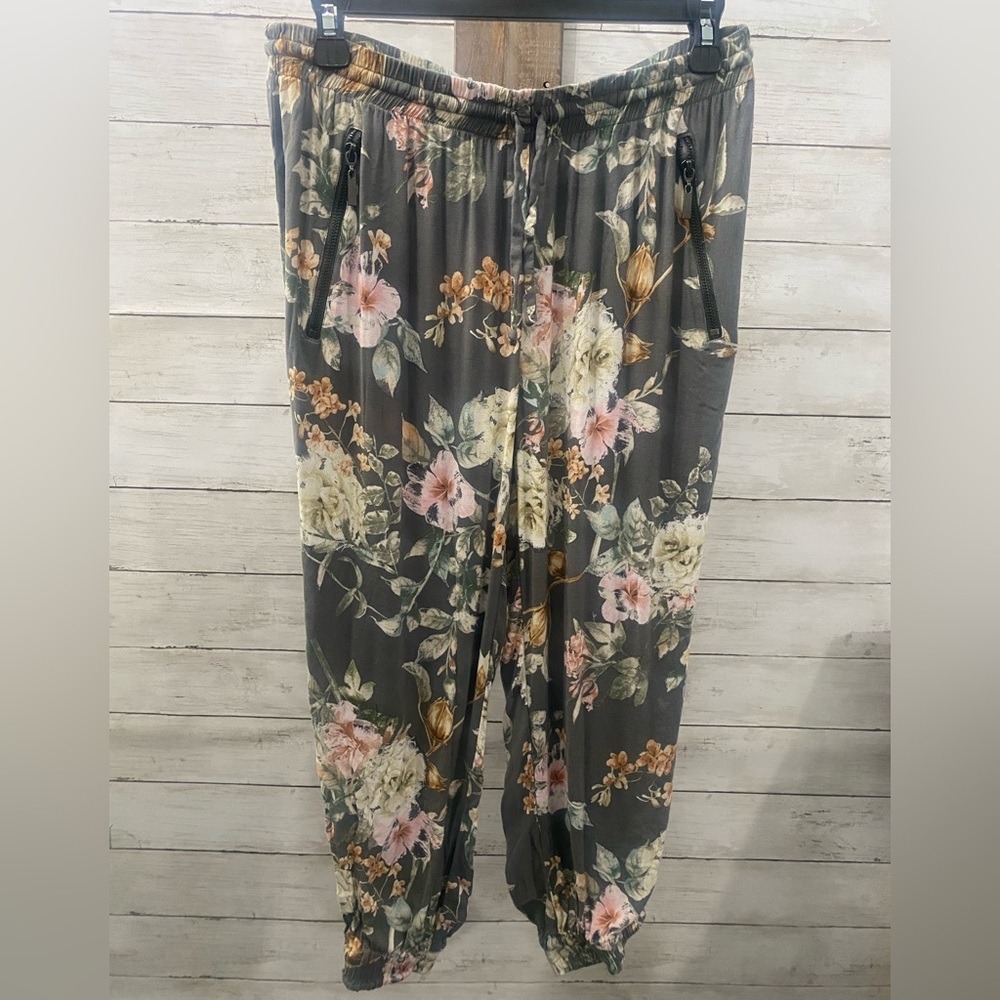 Chaser Floral Women's Pants - Gray‎